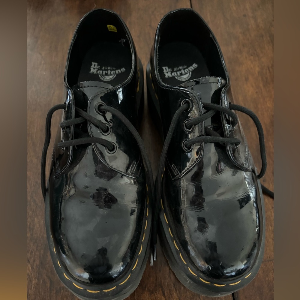 dr martens patent leather oxford shoes